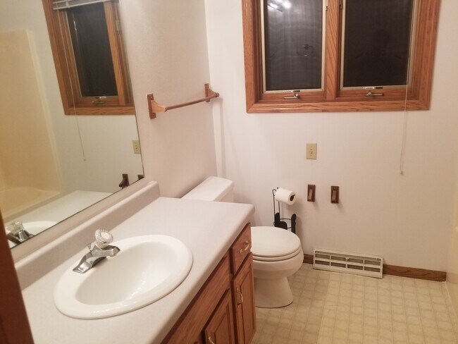 Full bath - 5695 Wilshire Dr