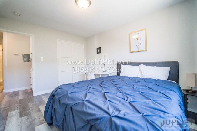 Building Photo - 4233 Swift Ave