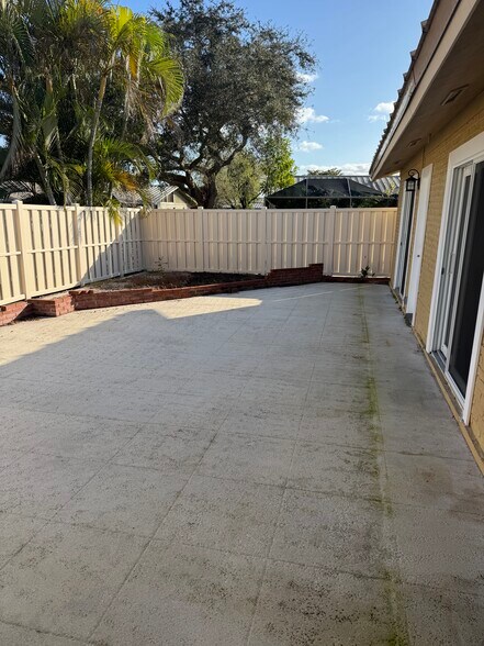 bright porch and garden - 5604 Eagle Lake Dr