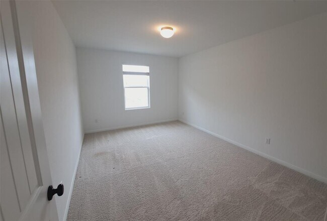 Building Photo - 2633 Danbury Ln