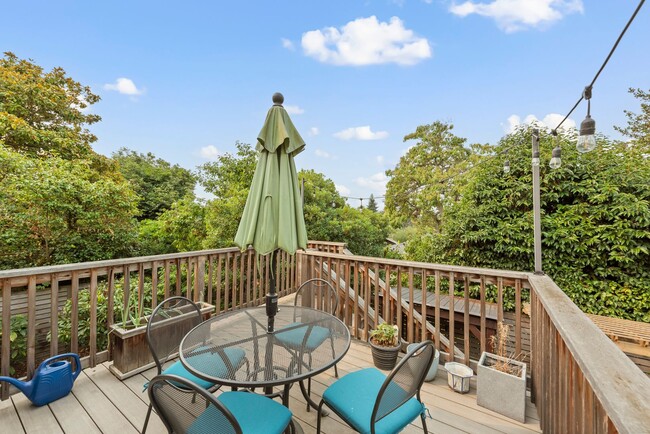 Building Photo - Spacious 4-Bedroom Mid-Century Home in Vie...