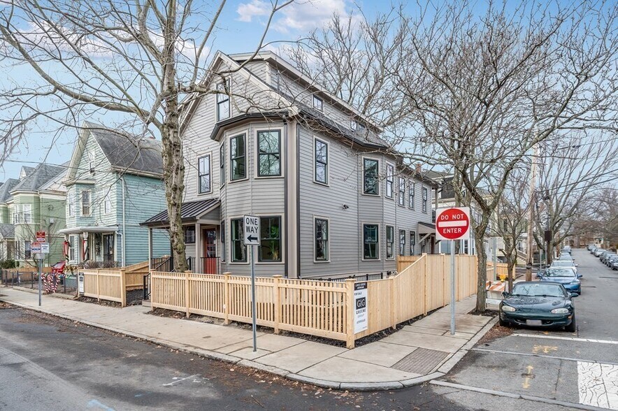 Building Photo - 11 Tufts St