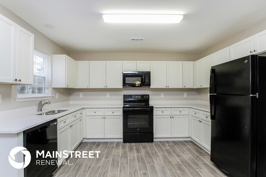 Building Photo - 807 Swearngan Ridge Ct