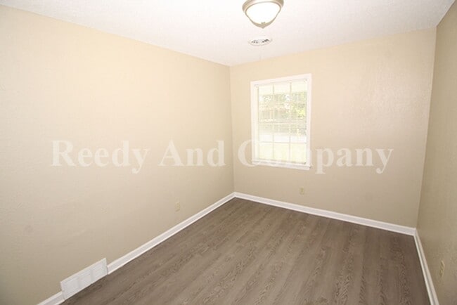 Building Photo - 324 McFarland Dr