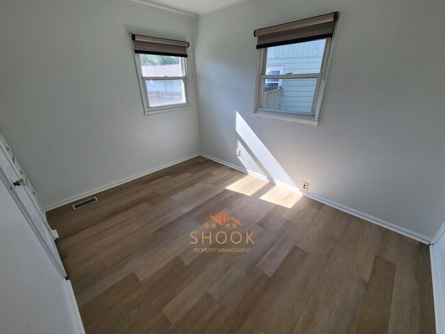 Building Photo - FLIPPED 2 BR HOME, CENTRALLY LOCATED!