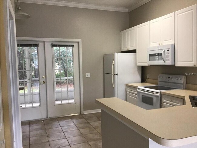 Building Photo - 145 Reserve Cir