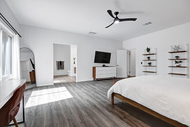 Building Photo - 2005 E Racquet Club Rd