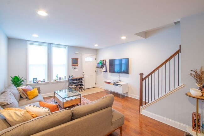 Building Photo - Beautiful Point Breeze Townhome