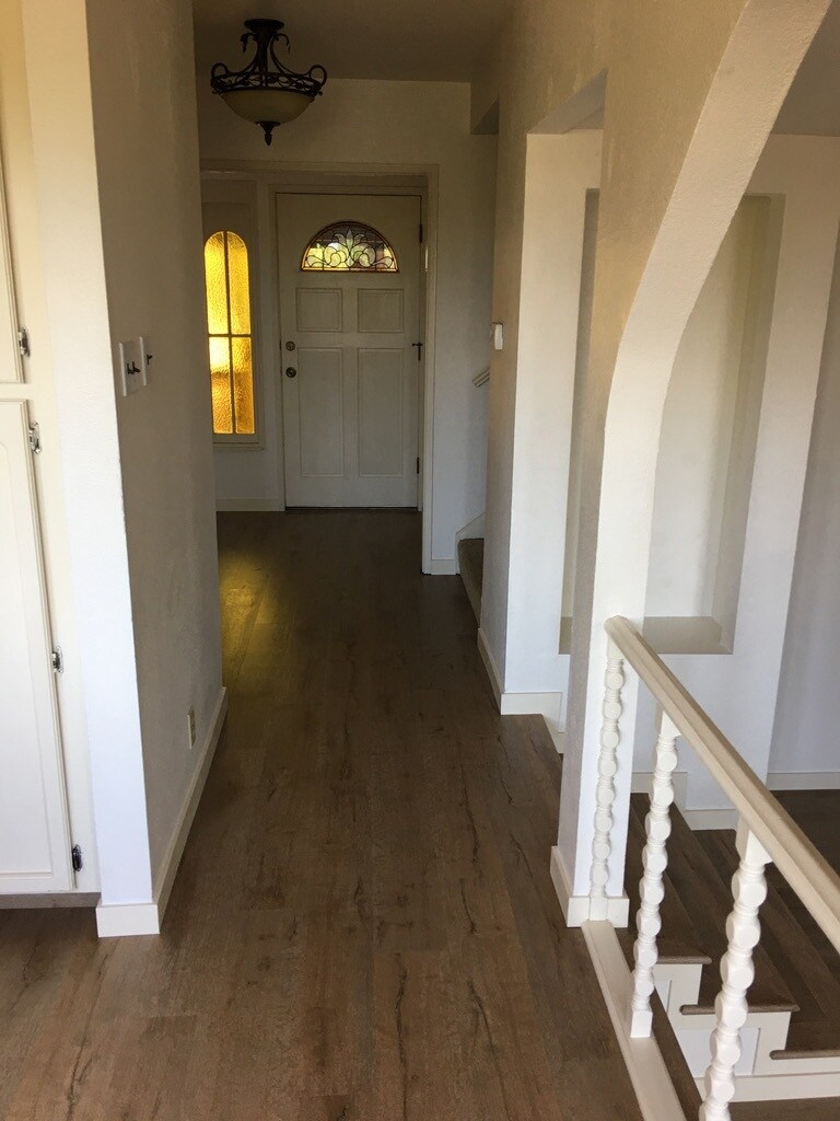 Building Photo - 20 Meleean Ln