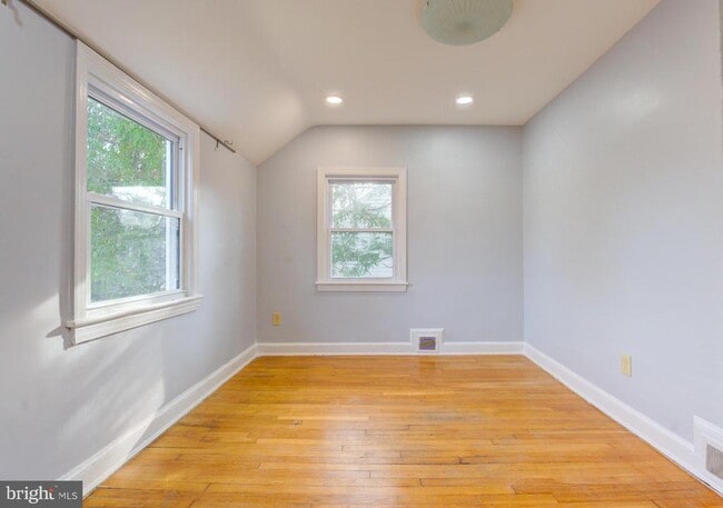 Building Photo - 6916 New Hampshire Ave