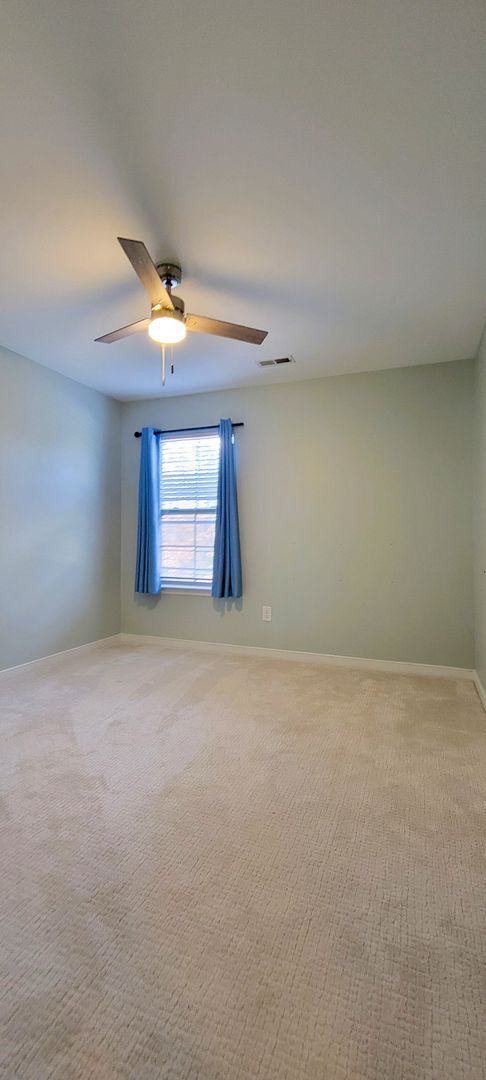 Building Photo - Large 4 bedroom 3 1/2 bath home that backs up to the 15th green in Magnolia Green.