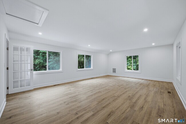 Building Photo - 21 Deepwood Rd