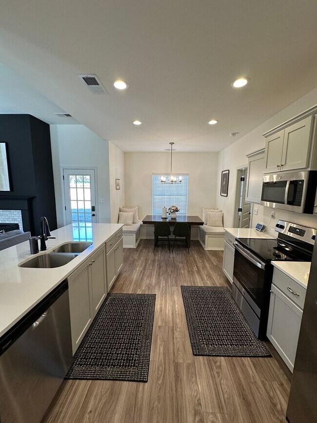 Building Photo - IMMEDIATE MOVE IN!!! Beautiful 4 Bedroom/ 2 Bath in Pinewood Subdivision- Southaven
