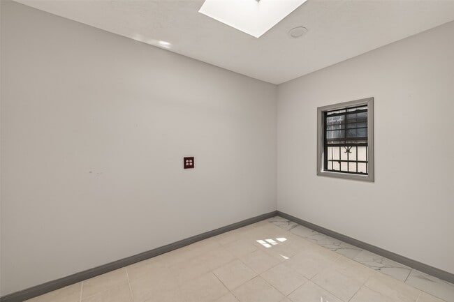 Building Photo - 11331 Oakcenter Dr