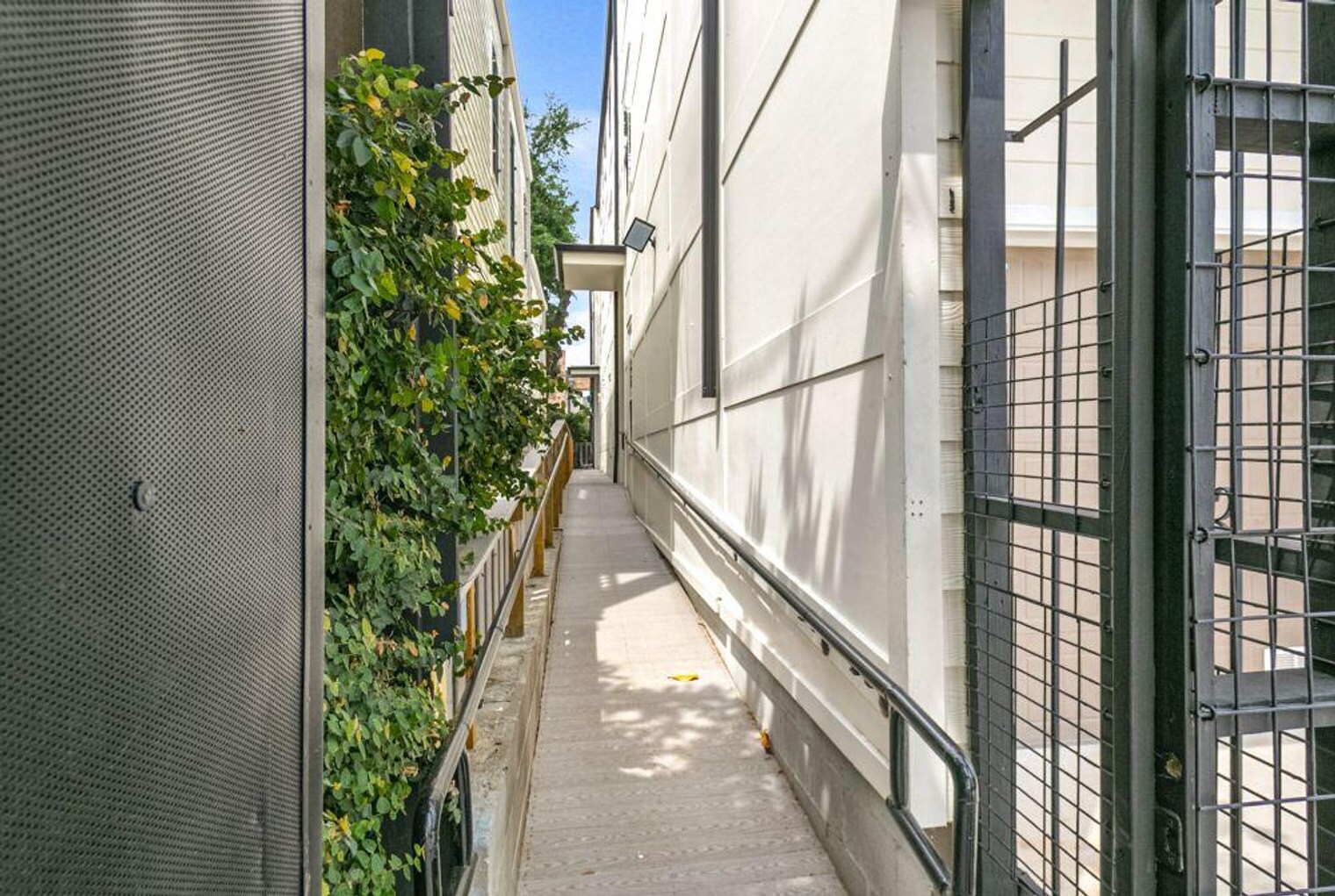 Building Photo - 1609 Baronne St