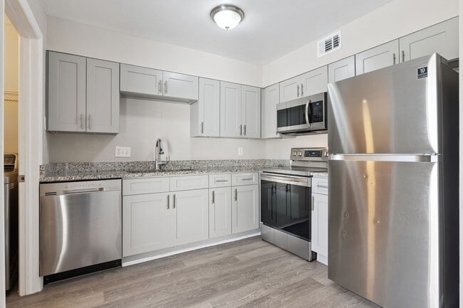 Building Photo - Beautifully Updated 2BR/1.5BA Altamonte Springs Townhome with Modern Finishes