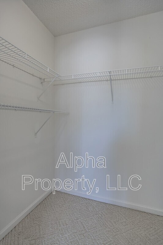 Building Photo - 120 Windsong Dr