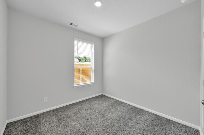 Building Photo - 14733 Pinion Ct