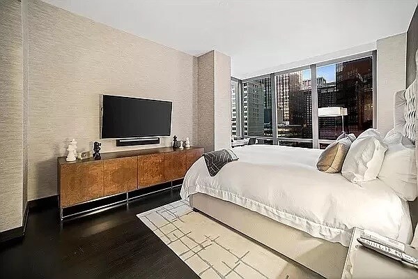 Building Photo - 157 W 57th St