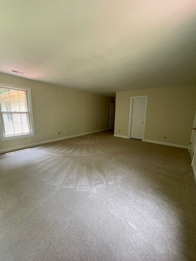 Building Photo - Spacious SF home in Potomac