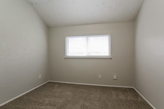 Building Photo - 22219 Diane Dr