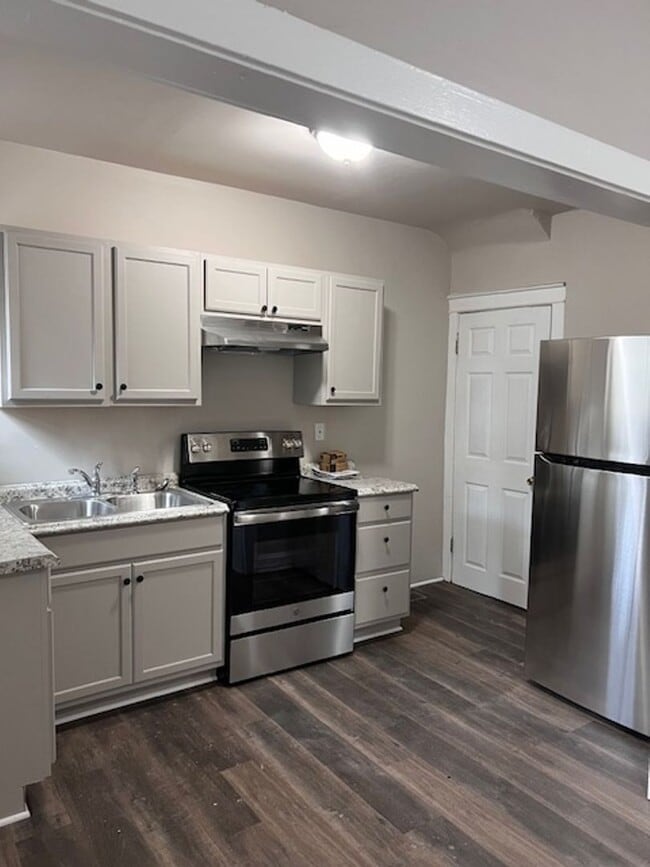 Building Photo - $1,300 Harrisburg 3 bedroom house for rent