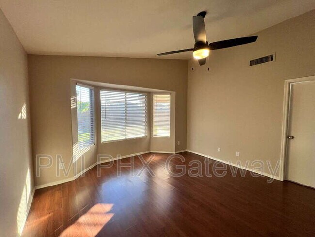 Building Photo - 1331 W Butler Dr