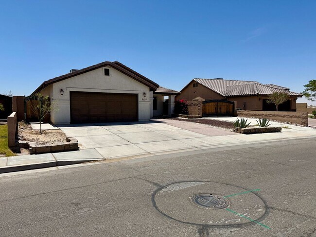 Building Photo - 4 bedroom view home in San Luis, AZ