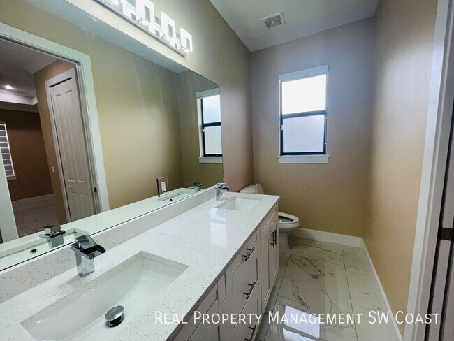 Building Photo - 4267 4th Ave SE