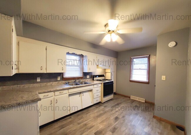 Building Photo - 736 Sherman Ave