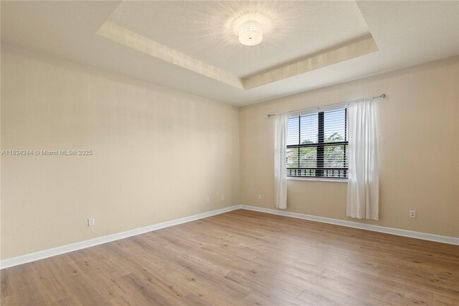 Building Photo - 9600 Town Parc Cir N
