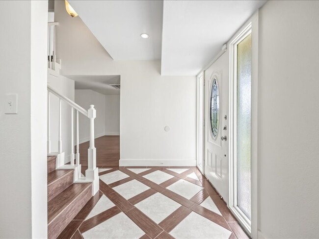 Building Photo - Spacious 3-Bedroom Home Near Medical Cente...