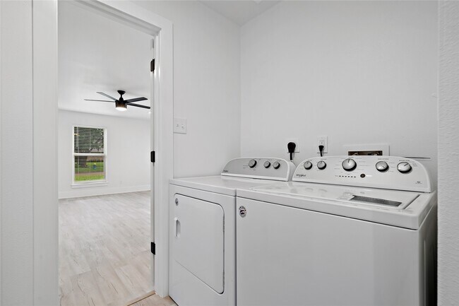 Building Photo - 5703 De Milo Dr