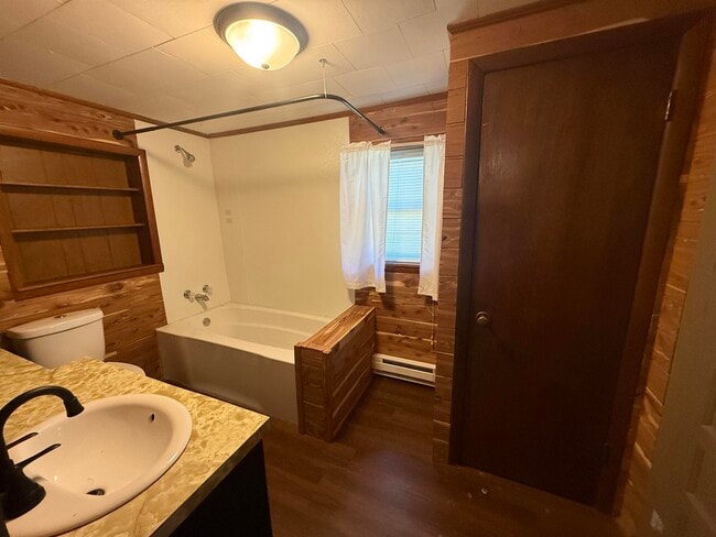 Building Photo - 122 Helm Rd