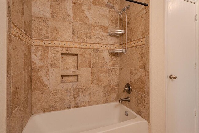 Building Photo - 2727 Roaring Oaks Ln