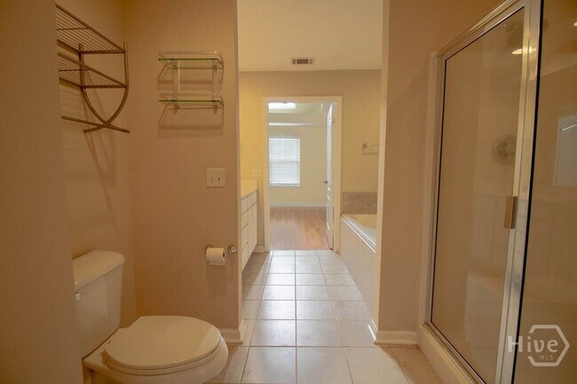 Building Photo - 127 Ventura Pl