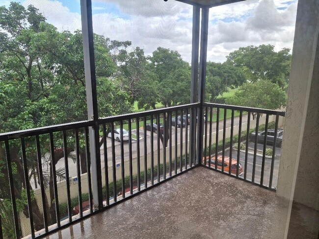 Building Photo - 105 Lake Emerald Dr