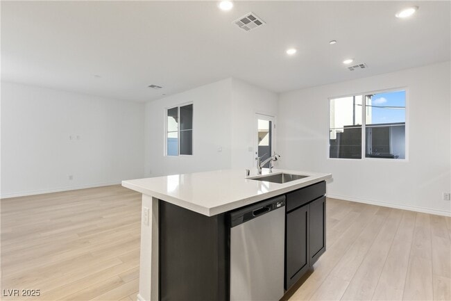 Building Photo - 2502 Vittora Pointe St