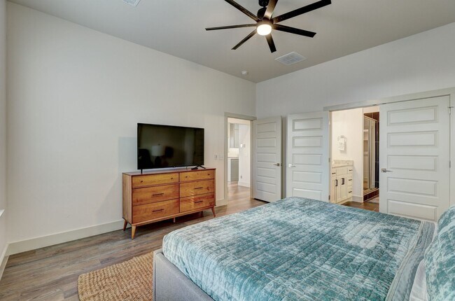 Building Photo - Stunning 4 Bedroom 3 Bath Home