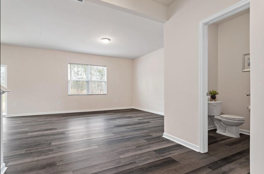 Building Photo - 3425 Honey Ivy Ln