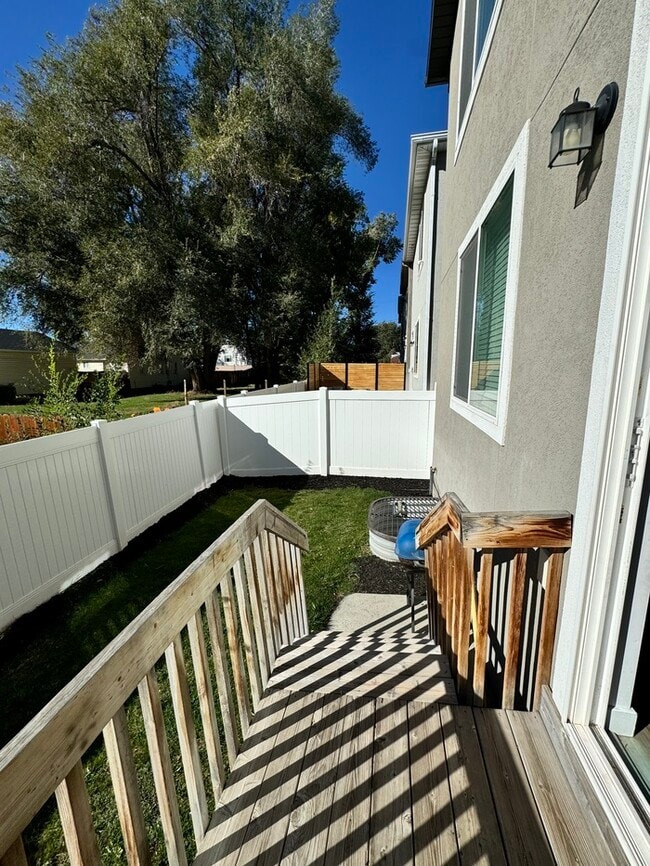 Building Photo - Your Next Home Awaits!