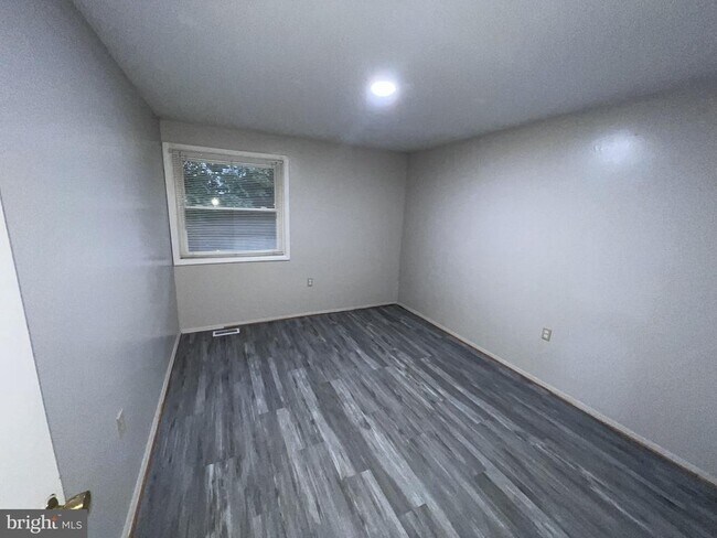 Building Photo - 217 Haverhill Rd