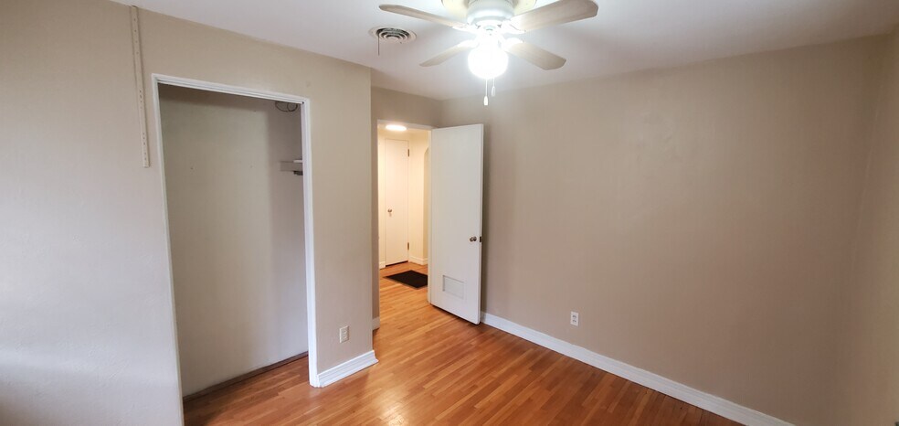 Building Photo - 714 E Crawford St