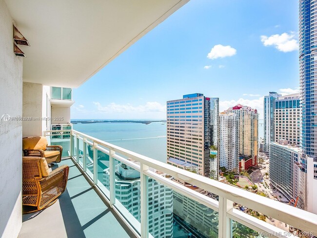 Building Photo - 950 Brickell Bay Dr