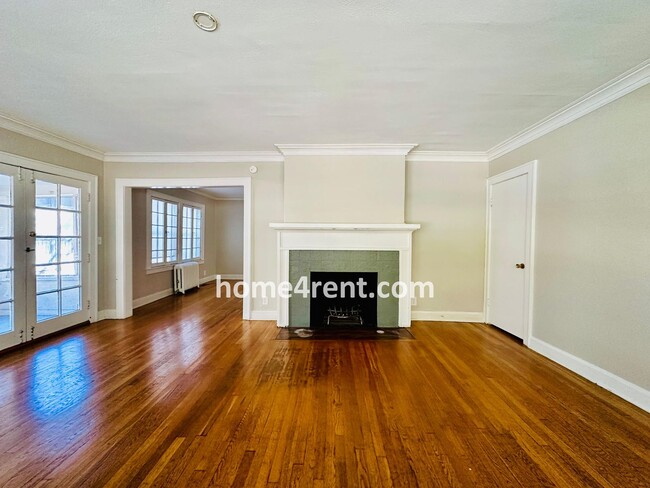 Building Photo - First Level Condo, Just Off the Plaza with...