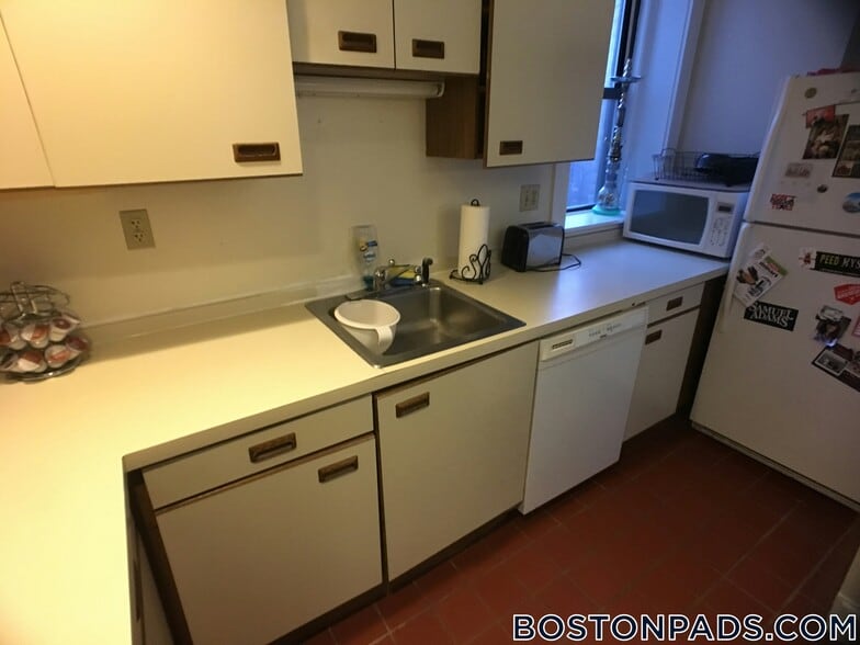 Building Photo - 451 Park Dr