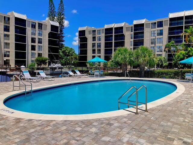 Building Photo - 6 Royal Palm Way