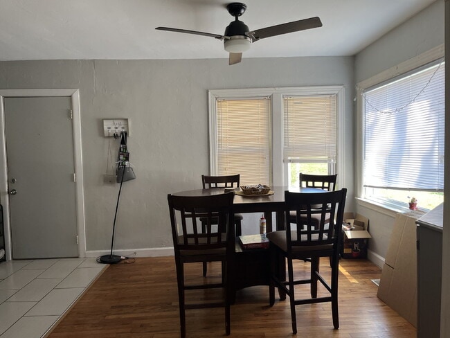 Building Photo - 3 Bedroom for Lease June 1