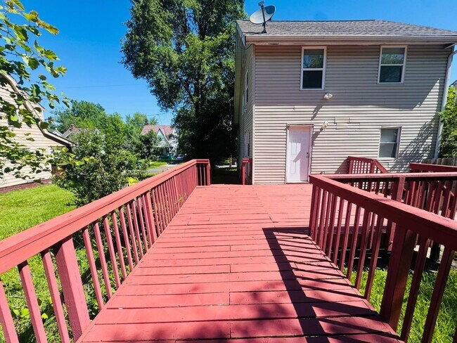 Building Photo - 10422 Dove Ave