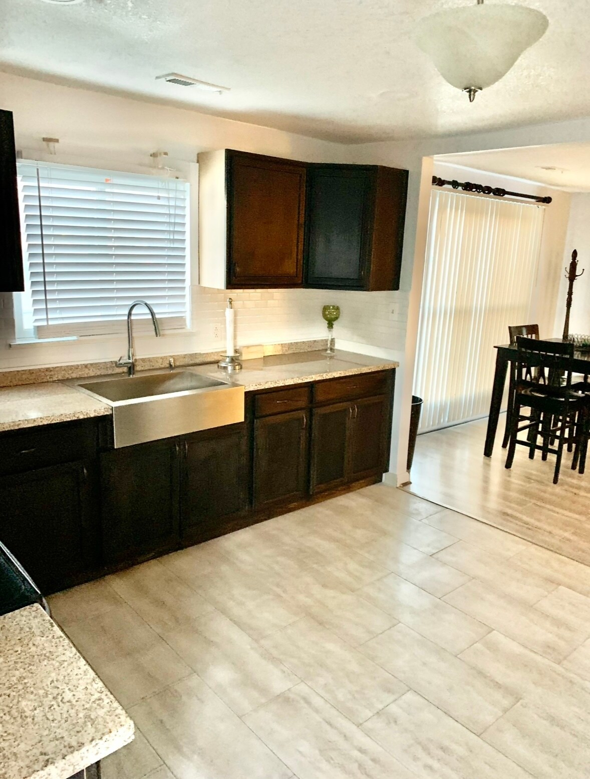 Building Photo - 406 Tazewell St